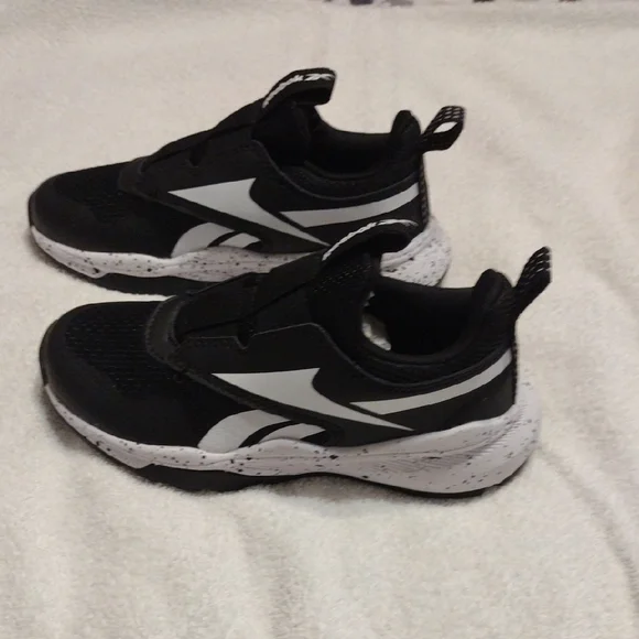 Reebok Black and White Sneakers Modern Athletic Design - Picture 1 of 5